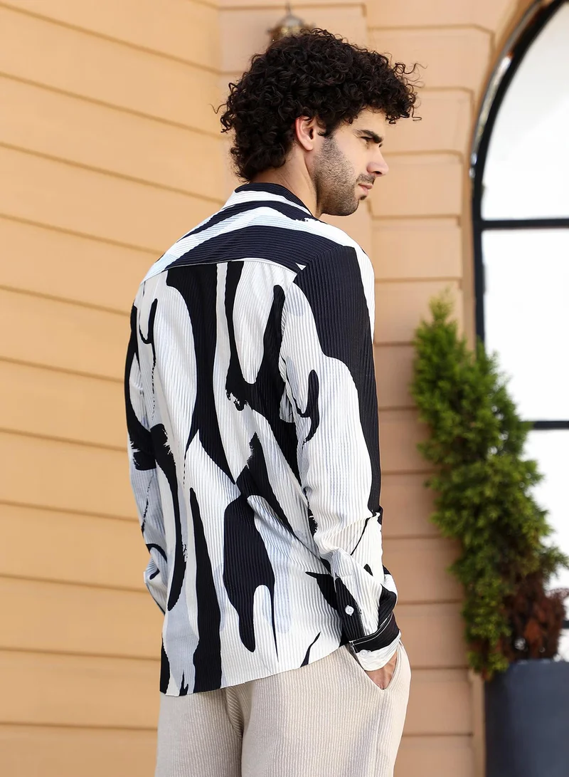كامبوس سوترا Men's Obsidian Black & Daisy White Contour-Lines Pleated Shirt