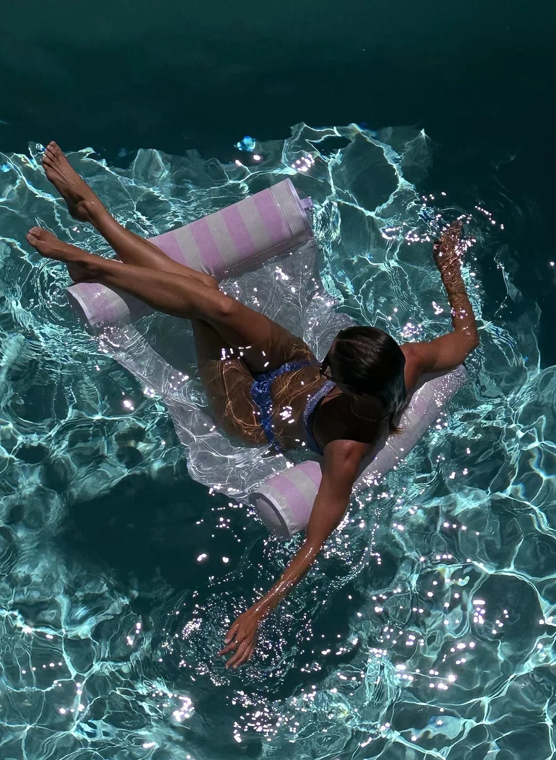 SUNNY LIFE Mesh Hammock Pool Float Bubblegum Pink