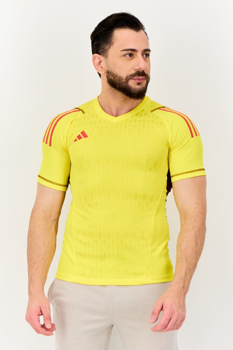 Adidas قميص حارس مرمى قصير الأكمام للرجال بتصميم نحيف Tiro 23 Pro، أصفر - Image 1