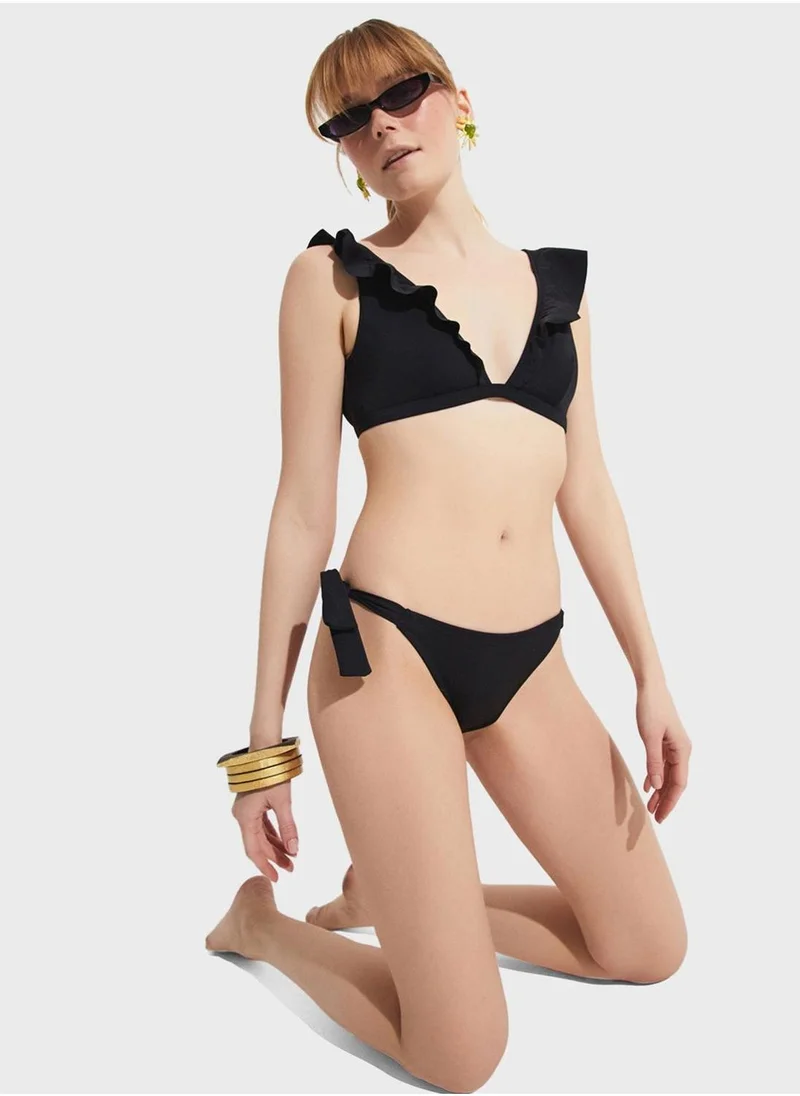 جون Ruffle Bikini Top & Bottom Set