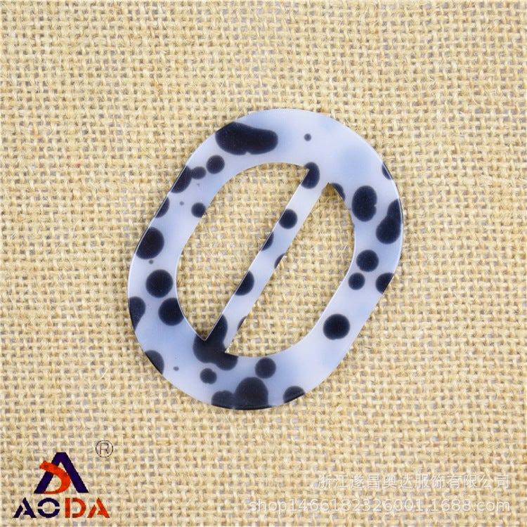 Resin button waist buckle three-gear buckle belt buckle Japanese buckle Oval hawksbill imitation shellfish imitation wood striped button manufacturers Black and White Wave point * inner diameter 45mm 