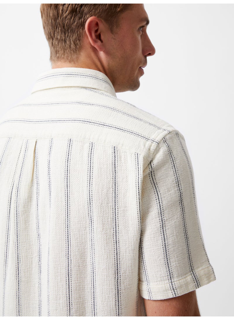 فرنش كونكشن قميص قصير بأكمام قصيرة مخطط بنقوش بارزة - Image 3