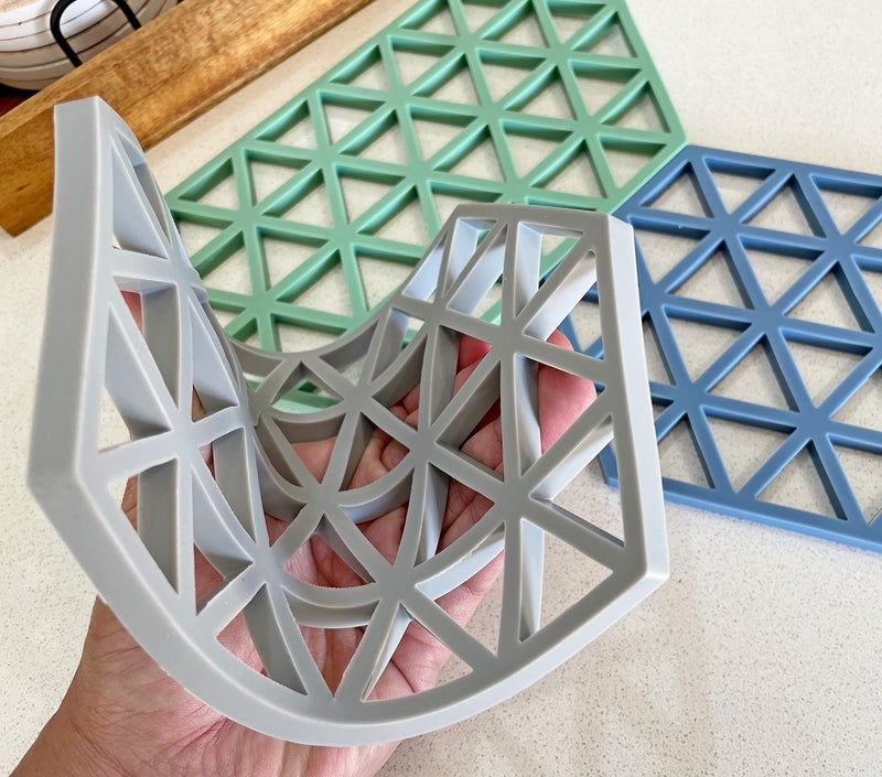 WE-CEF Silicone Trivet Mats, Multi-Use Carved Trivet Mat, Insulated Non-Slip Durable Kitchen Mats, Flexible Modern Kitchen Table Mat, for Hot Dishes, Pots, Dining Countertop Set of 3 - Image 5