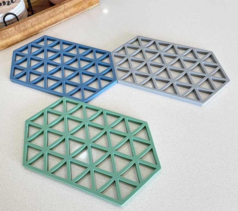 WE-CEF Silicone Trivet Mats, Multi-Use Carved Trivet Mat, Insulated Non-Slip Durable Kitchen Mats, Flexible Modern Kitchen Table Mat, for Hot Dishes, Pots, Dining Countertop Set of 3 - Image 1