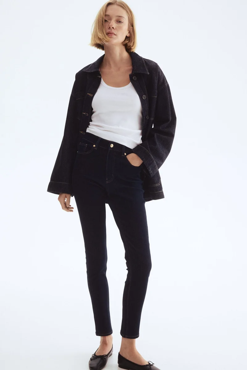 اتش اند ام جينز بقصّة سكيني وخصر عالي