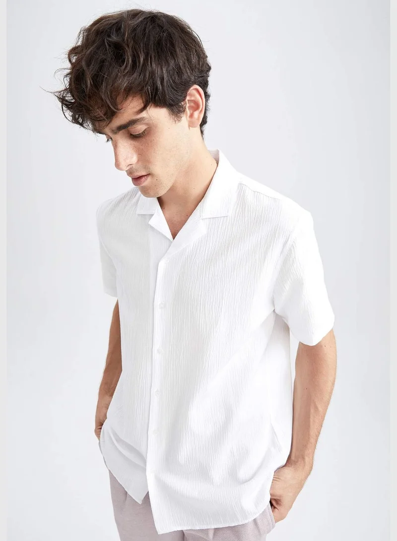 ديفاكتو Man Modern Fit Resort Neck Woven Top Short Sleeve Shirt