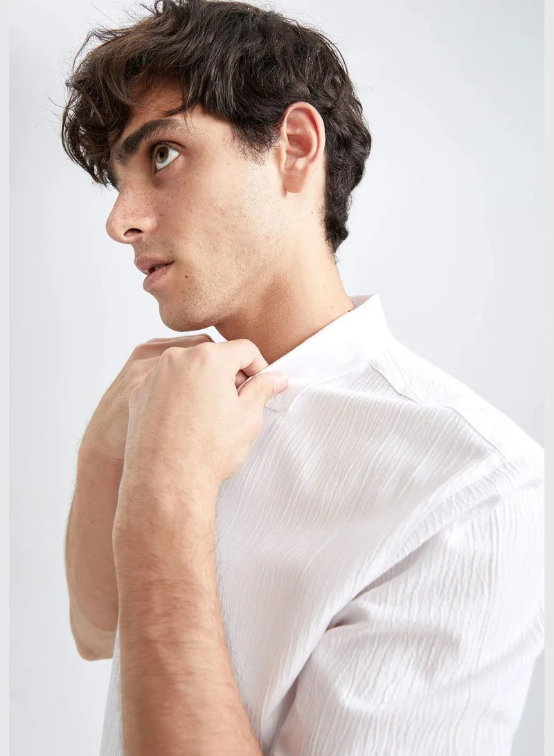 ديفاكتو Man Modern Fit Resort Neck Woven Top Short Sleeve Shirt