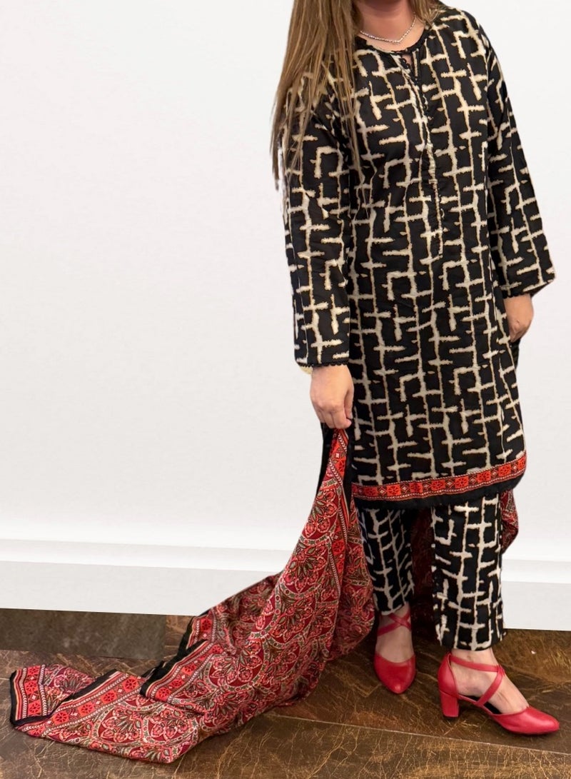 وينشيلز بدلة من ثلاث قطع بطبعة تجريدية باللونين الأسود والبيج مع دوباتا حمراء على طراز أجراك - مقاس صغير - Image 2