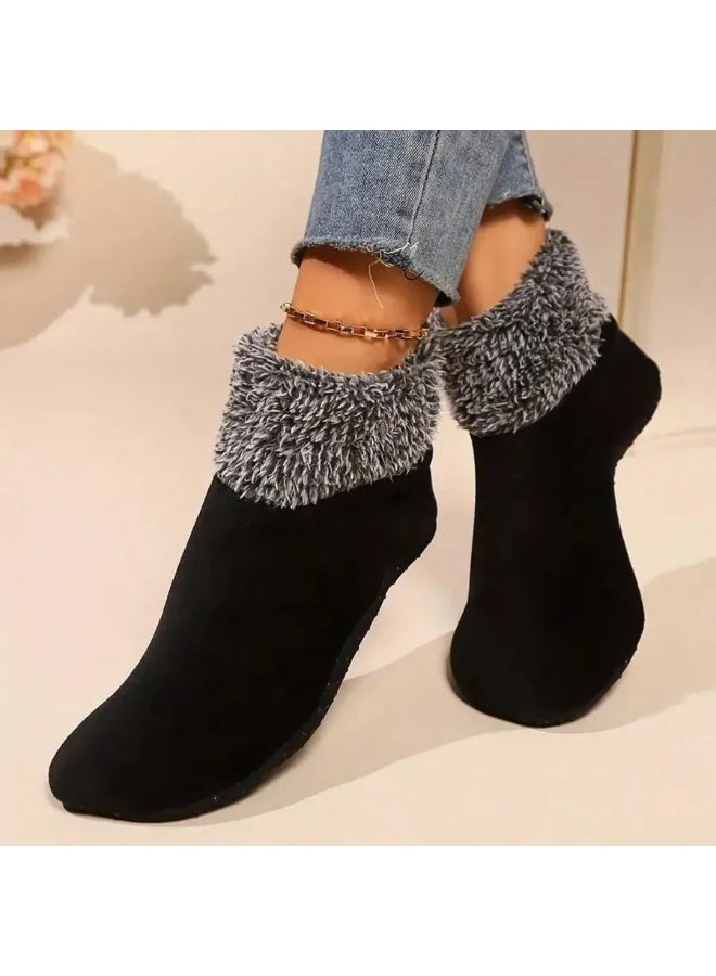 نعال شتوي نسائي بتصميم باللون الاسود  مصنوع من  فرو صناعي ناعم نعال شتوي مبطن سميك يضيف لمسة مرحة ودافئة لإطلالتك الشتويه المقاس (36-39) - Image 1