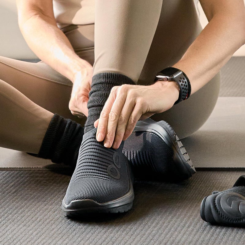 OOFOS OOmy Zen Recovery Shoe, Black - Womenâ€™s Size 11 - Image 3