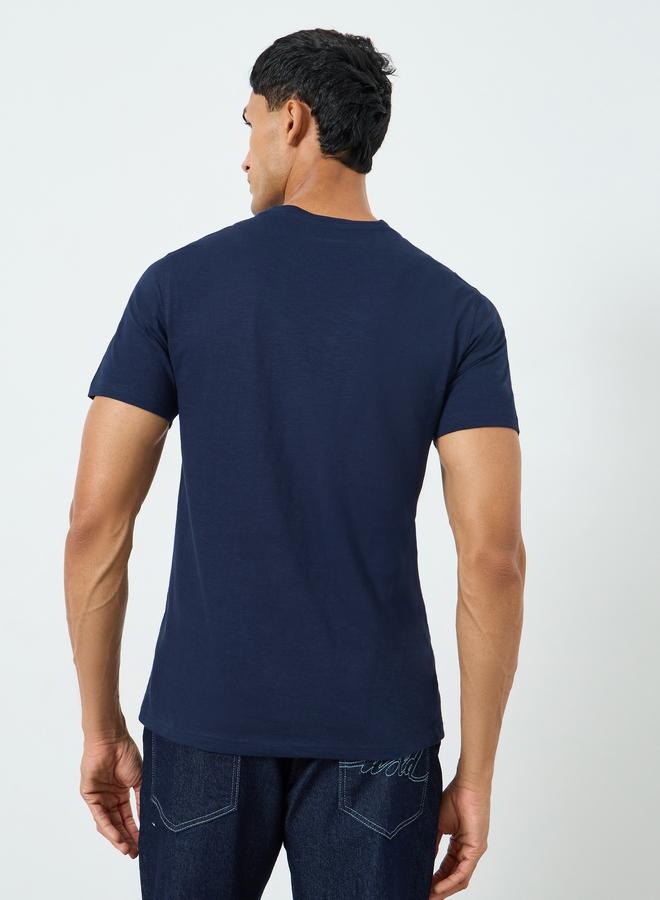 ستايلي تيشيرت قطن بتفاصيل مُطرّزة - Image 5