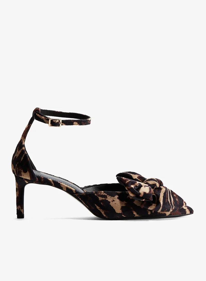 اتش اند ام حذاء كورت من الفيلور بتفاصيل فيونكة