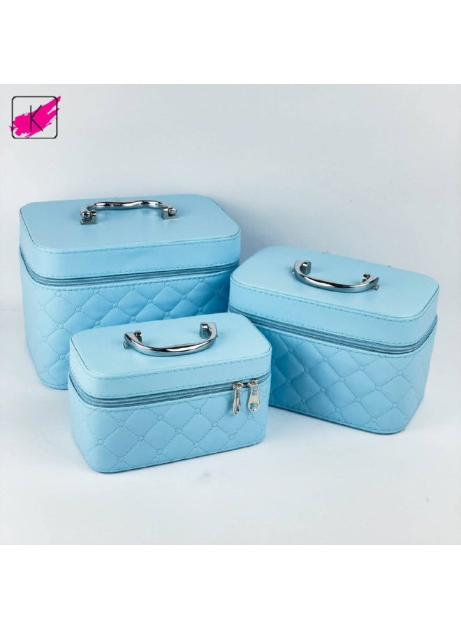 مجموعة حقائب سفر لوضع المكياج، 3 قطع من حقائب تنظيم مستحضرات التجميل المبطنة باللون الازرق بنمط قلوب، 23/21/18 سم - Image 1