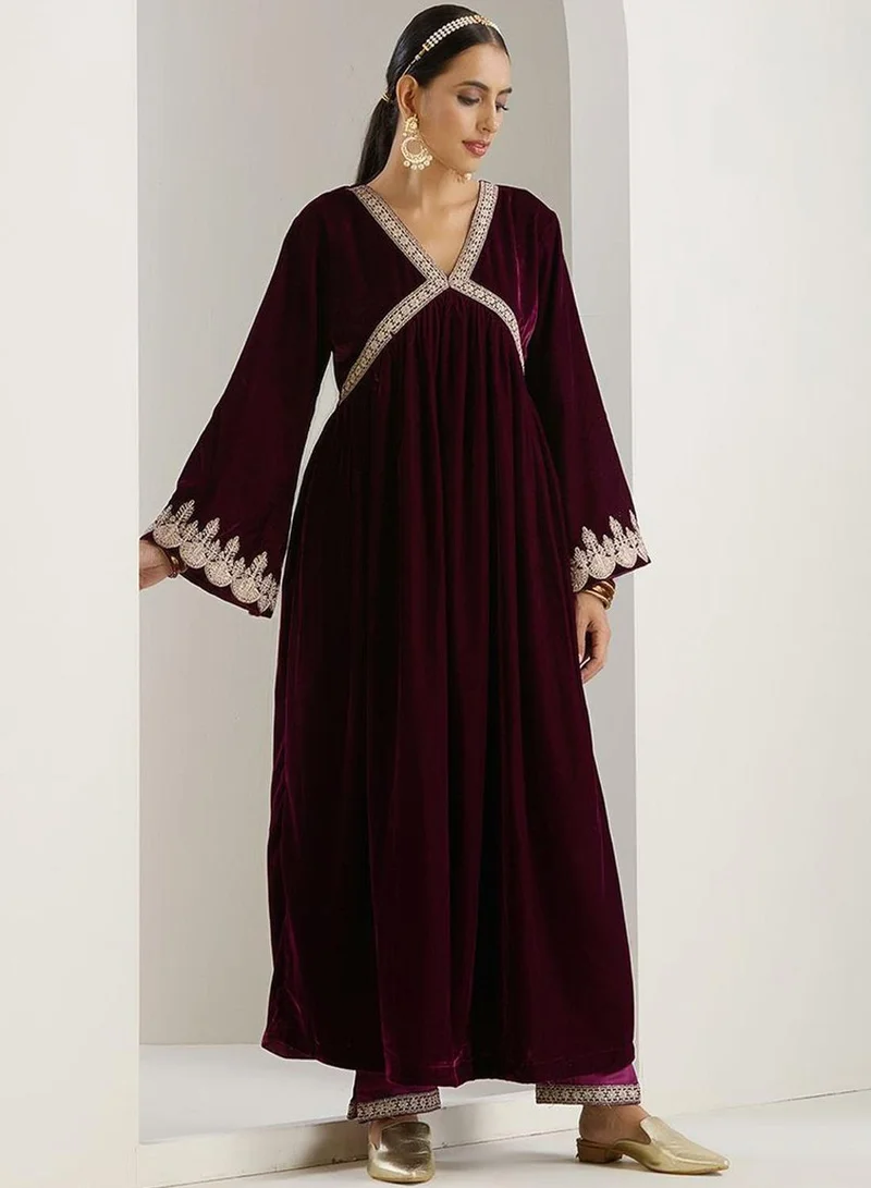 آي شين طقم قفطان نسائي بنفسجي مخملي مطرز طويل بقصة مستقيمة وبنطلون بالازو