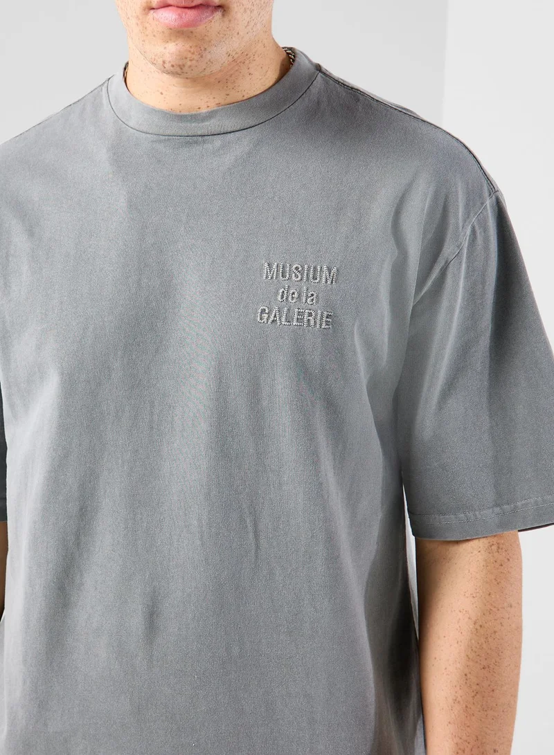 MUSIUM DIV. Logo T-Shirt