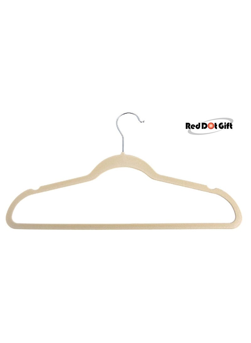 Red Dot Gift 50 قطعة من الشماعات المخملية غير القابلة للانزلاق باللون البيج مع خطاف يدور بزاوية 360 درجة، متينة ونحيفة - Image 2