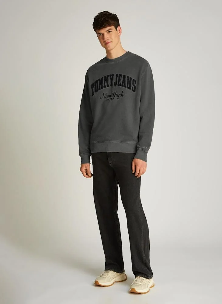 TOMMY JEANS Graphic Logo Sweatshirt
