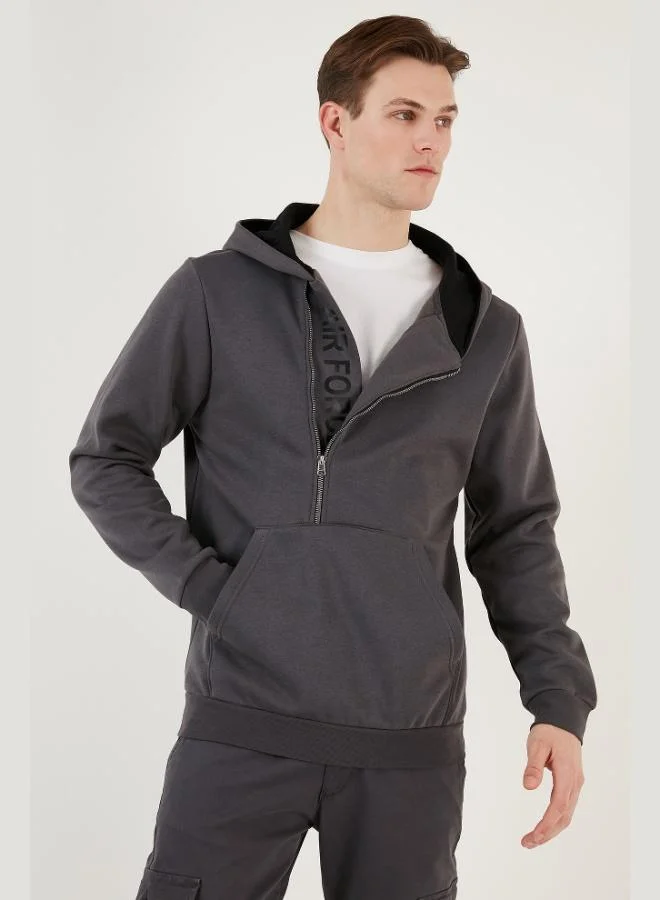 بوراتي سويت شيرت بغطاء رأس بسحاب وجيوب كنغر بقصة ضيقة للرجال من بوراتي