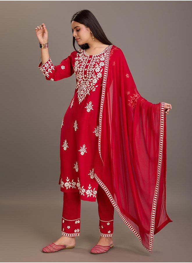 DW Floral Embroidered Round Neck Kurta with Trousers and Dupatta Set by Styli  - Image 4