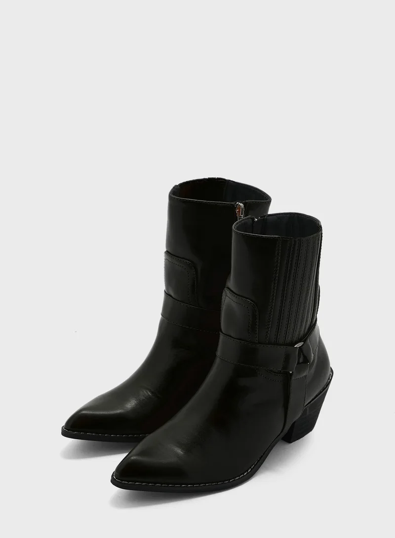 جينجر Cowboy Heel Ankle Boots