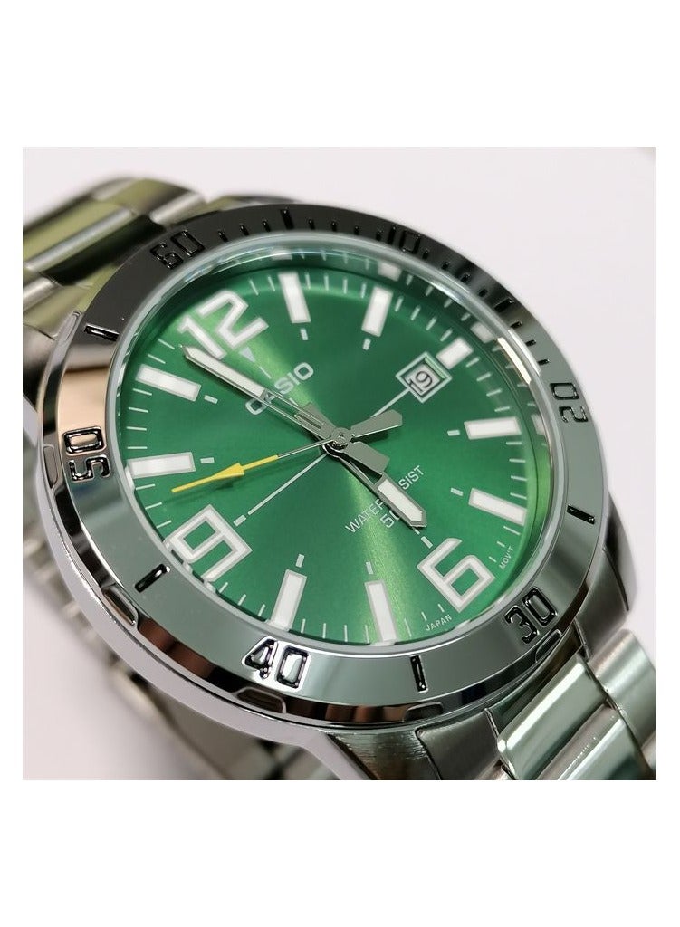 كاسيو ساعة كوارتز أنالوج بمينا خضراء من الفولاذ المقاوم للصدأ للرجال MTP-VD01D-3BV - Image 3