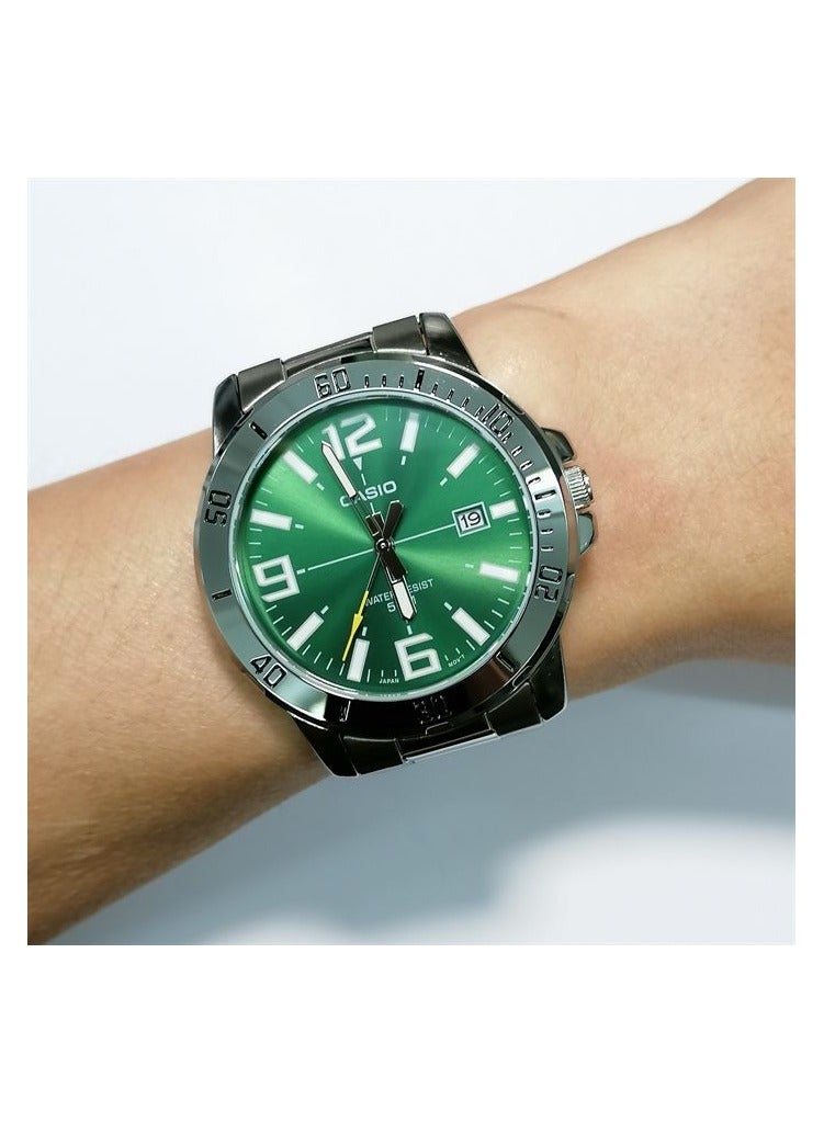 كاسيو ساعة كوارتز أنالوج بمينا خضراء من الفولاذ المقاوم للصدأ للرجال MTP-VD01D-3BV - Image 4