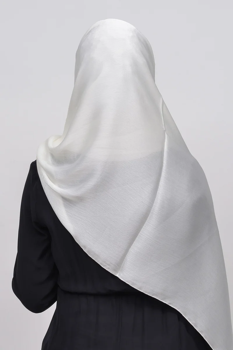 التوبة Janjan Shiny Satin Textured Hijab Evening Dress Chiffon Shawl-Ecru