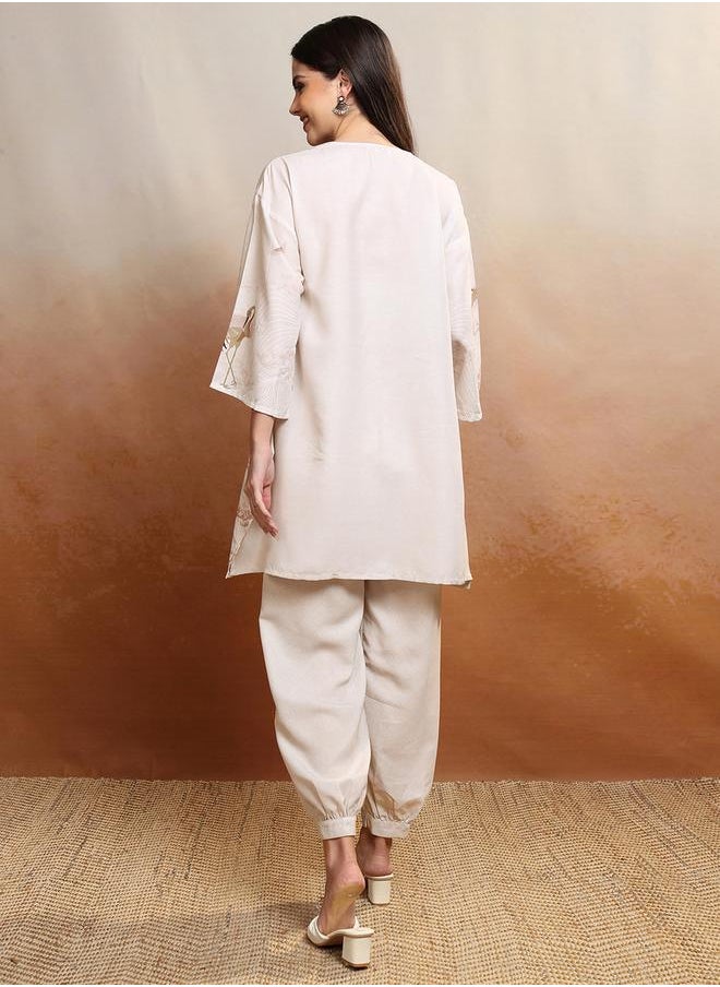 Vishudh Graphic Print Regular Kurta & Trousers Set by Styli  - Image 3