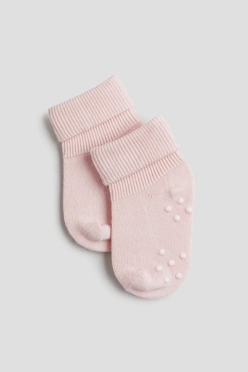 اتش اند ام جوارب مقاومة للانزلاق - عبوة من 3 أزواج