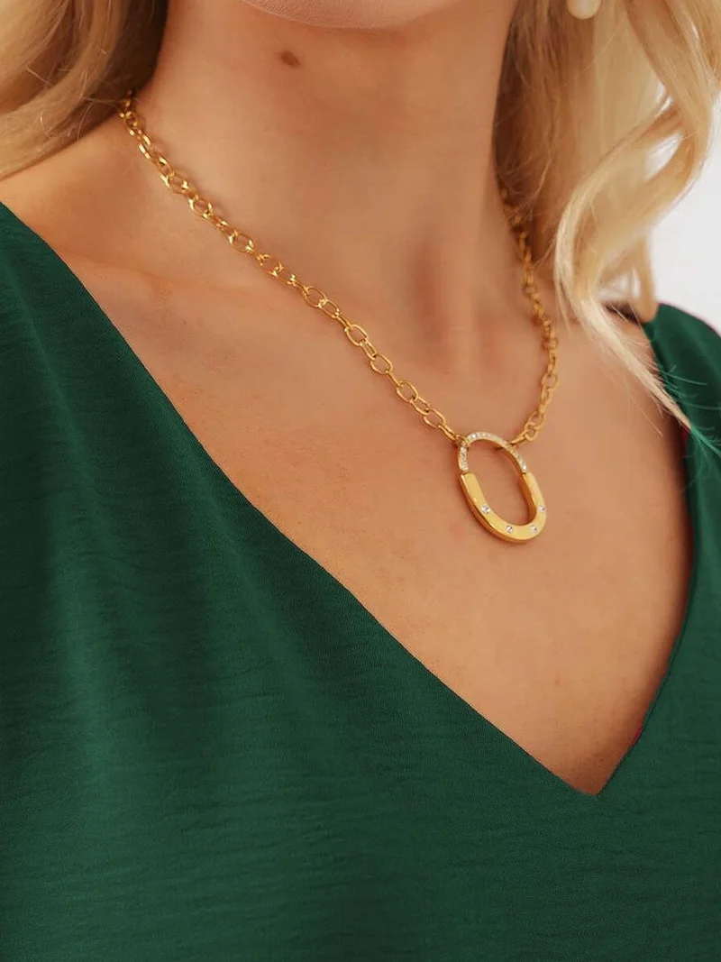 بيغ دارت بلوزة بياقة على شكل حرف  من