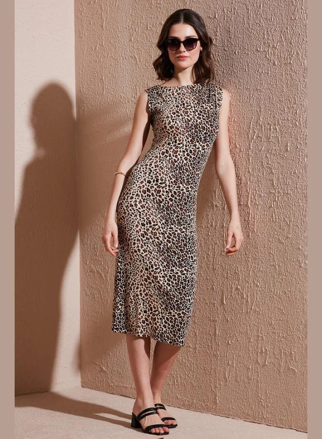 ليلا فستان نسائي ميدي بقصة ضيقة وياقة دائرية بدون أكمام