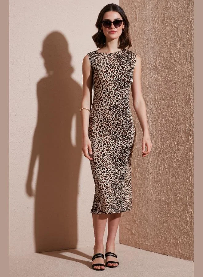 ليلا فستان نسائي ميدي بقصة ضيقة وياقة دائرية بدون أكمام