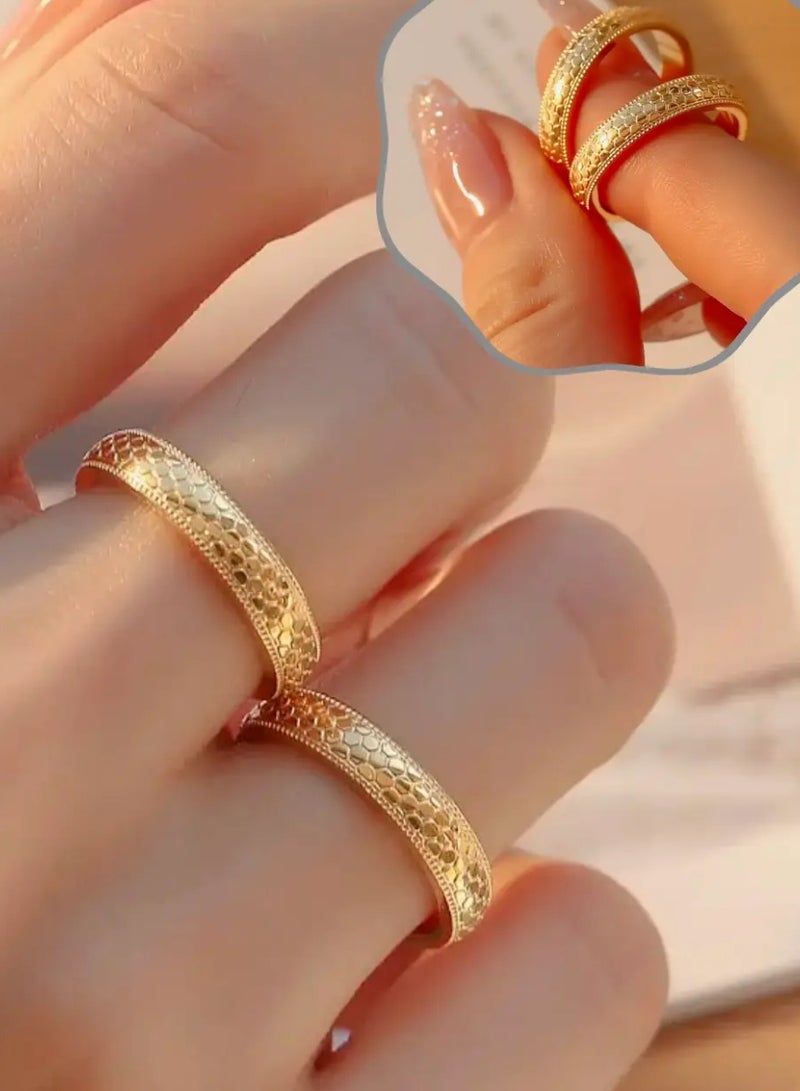 أوليس فيرس  خاتم نسائي ذهبي سداسي الشكل من التيتانيوم والفولاذ مجموعة من قطعتين قابل للارتداء معا مقاس 7 أمريكي - Image 5