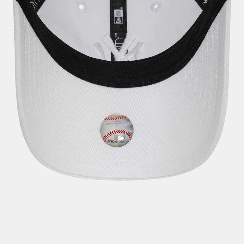 NEW ERA White Men's MLB New York Yankees League Essential 9TWENTY Cap for Men | Best Price UAE