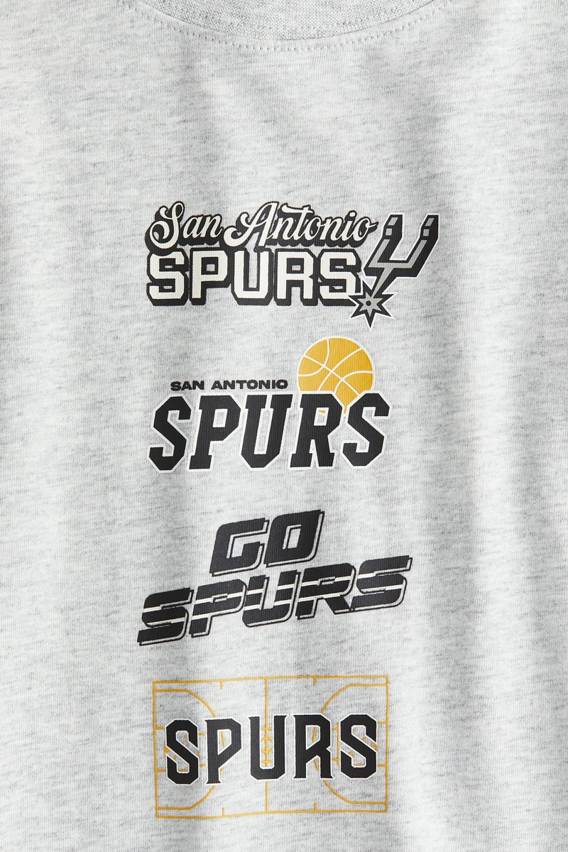 اتش اند ام تي-شيرت قطني بطبعة