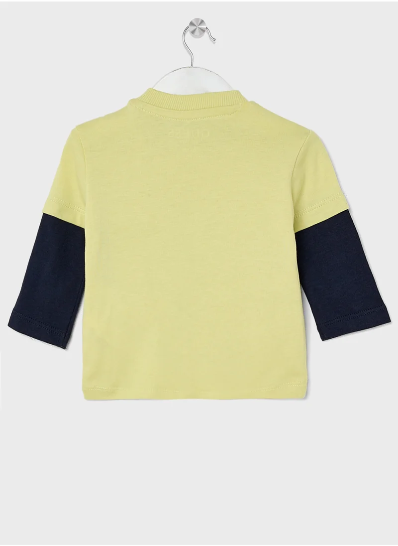 جس Kids Logo Detail T-Shirt Sets