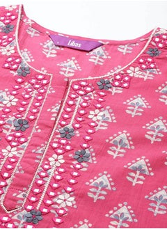 Libas Embroidered Straight Fit Kurta and Printed Trousers with Dupatta Set by Styli  - Image 4