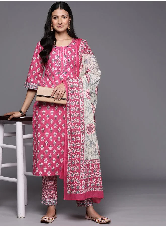 لباس Embroidered Straight Fit Kurta and Printed Trousers with Dupatta Set by Styli