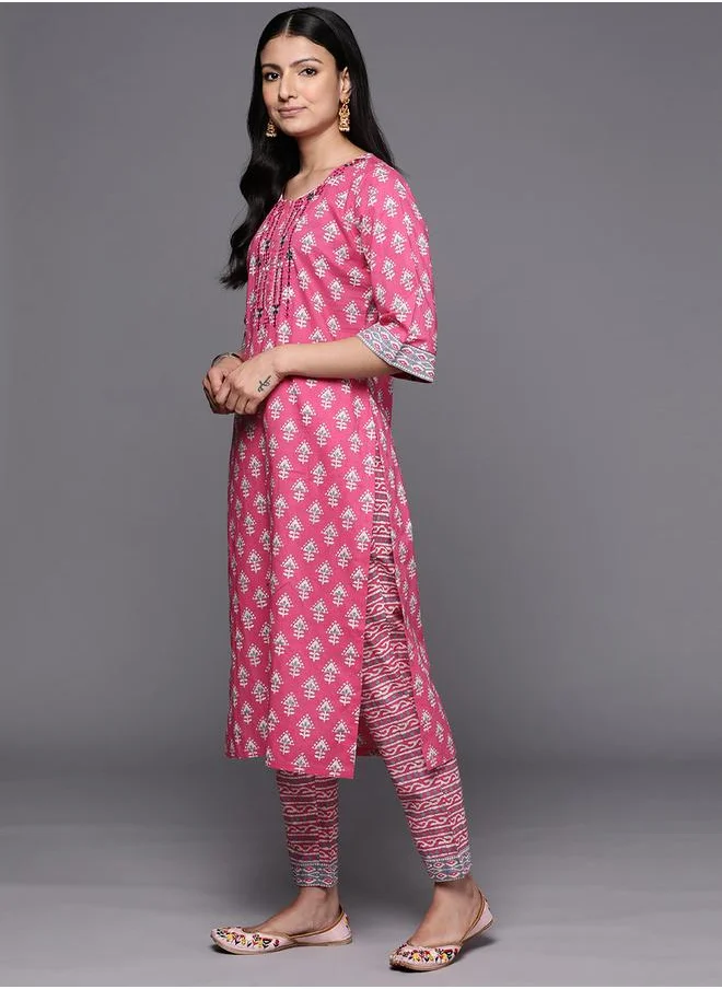 لباس Embroidered Straight Fit Kurta and Printed Trousers with Dupatta Set by Styli
