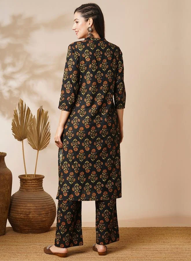 globus Globus Women Black Mandarin Neck Floral Block Print Straight Kurta With Printed Elasticated Pants Workwear Set by Styli