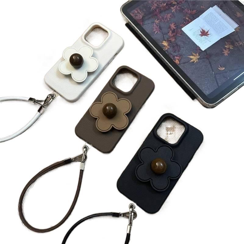 BB غطاء واقي بسيليكون لـ iPhone 16 / 16 Plus / 16 Pro / 16 Pro Max مع حماية من السقوط وحامل قابل للطي مع مقاوم للصدمات مع نقشة زهور مع ملمس جلدي باللون أبيض بوظيفة حامل بتصميم زهري م. - Image 3
