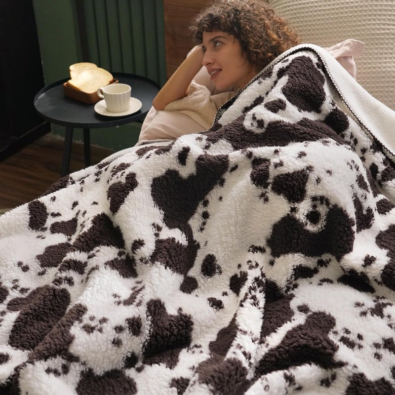 PHF Cute Brown Cow Print Sherpa Fleece Blanket Twin Size (152cm x 203 cm) for Teens Kids, Reversible Thick and Warm Blanket for Winter, Ultra Soft Fuzzy Animal Pattern Bedding for Bed Sofa Couch Travel - Image 3
