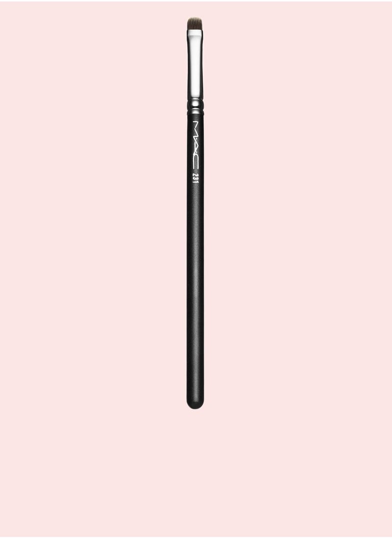 MAC Cosmetics - 231 Small Shader Brush - Image 1