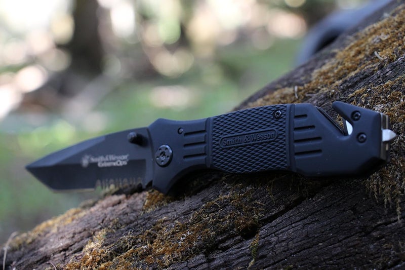 Smith & Wesson سكين قابل للطي من الفولاذ المقاوم للصدأ عالي الكربون SWFR2S بطول 8 بوصات مع شفرة مسننة بطول 3.3 بوصة ونقطة تانتو ومقبض من الألمنيوم للاستخدام الخارجي والتكتيكي والبقاء اليومي - Image 2