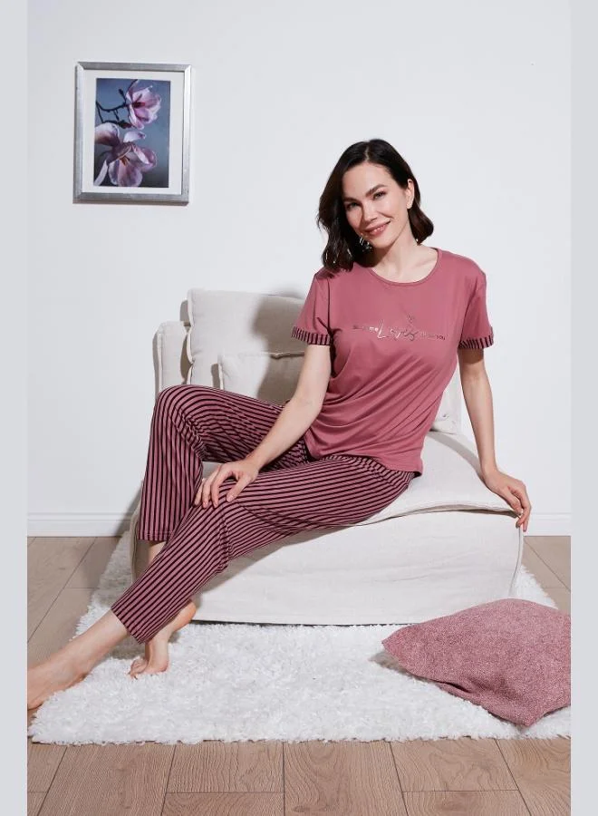 ليلا طقم بيجامة نسائي بياقة دائرية وملمس ناعم من ليلا