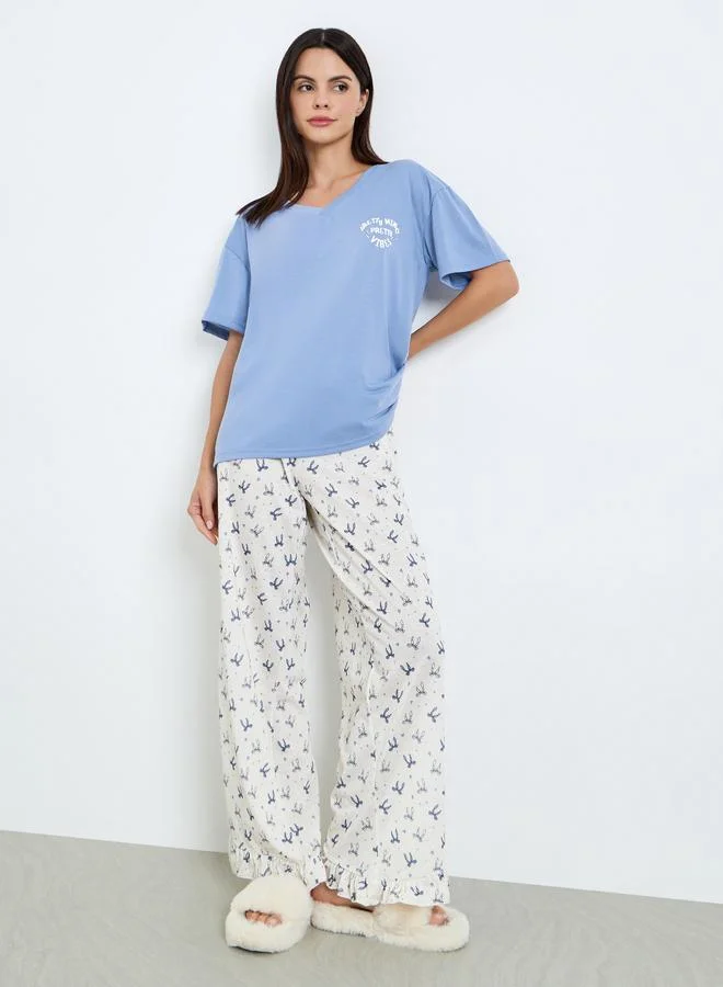 ستايلي طقم بيجاما من بنطال مطبوع وتيشيرت للنساء