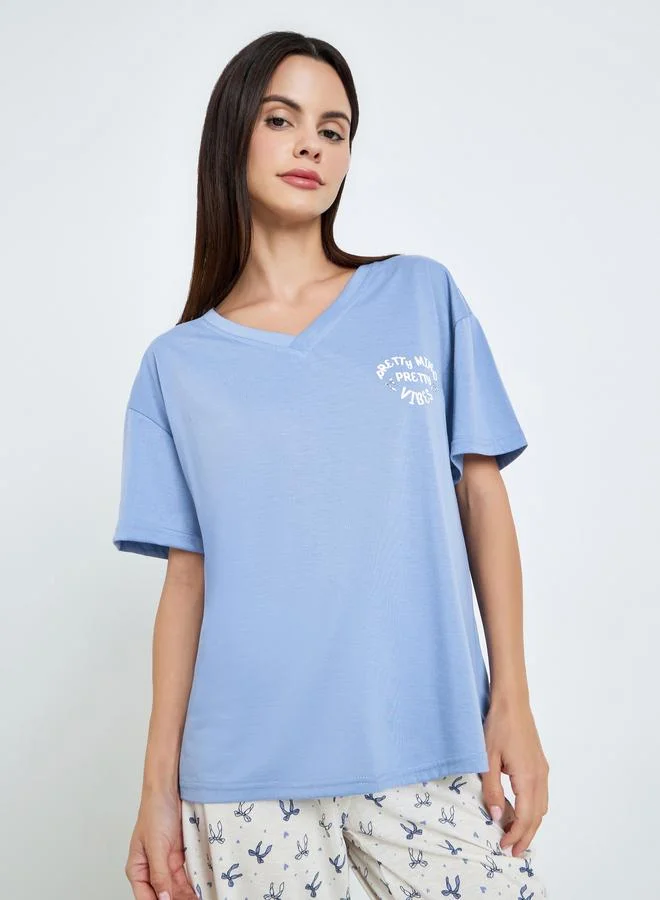 ستايلي طقم بيجاما من بنطال مطبوع وتيشيرت للنساء