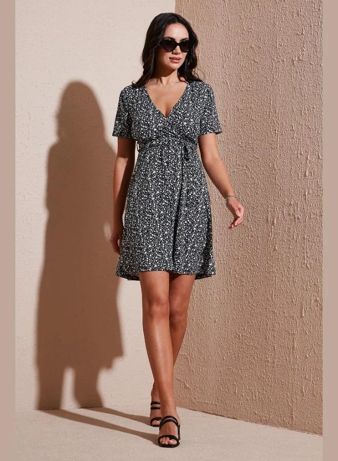 ليلا فستان نسائي بياقة مزدوجة ورباط خصر مضلع