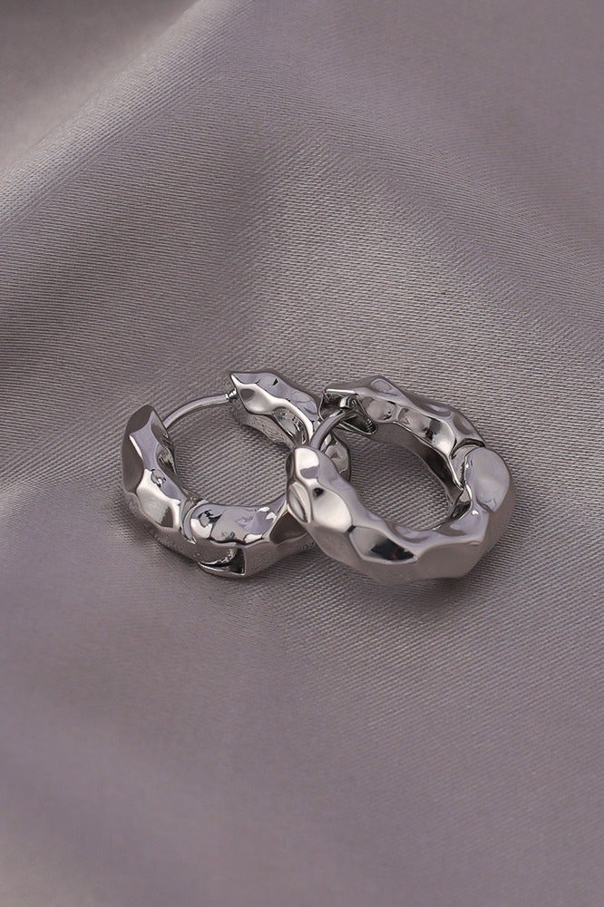 Set of 2 Pairs Chunky Irregular Hoop Earrings – Gold & Silver Hammered Finish | Lightweight 4mm Hoops (Approx. 1.7cm / 0.66in) | Everyday Chic Jewelry for Women | Elegant Dual-Tone Set - Image 4