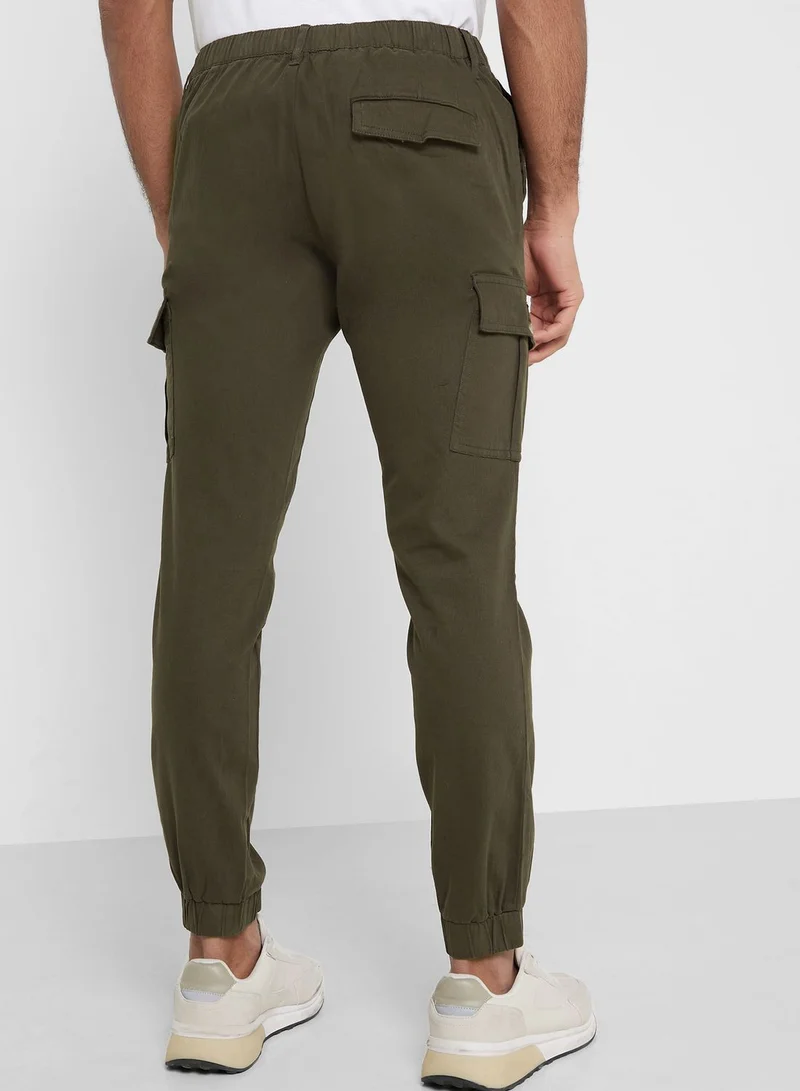 توماس سكوت Thomas Scott Men Comfort Mid-Rise Easy Wash Cargo Trousers